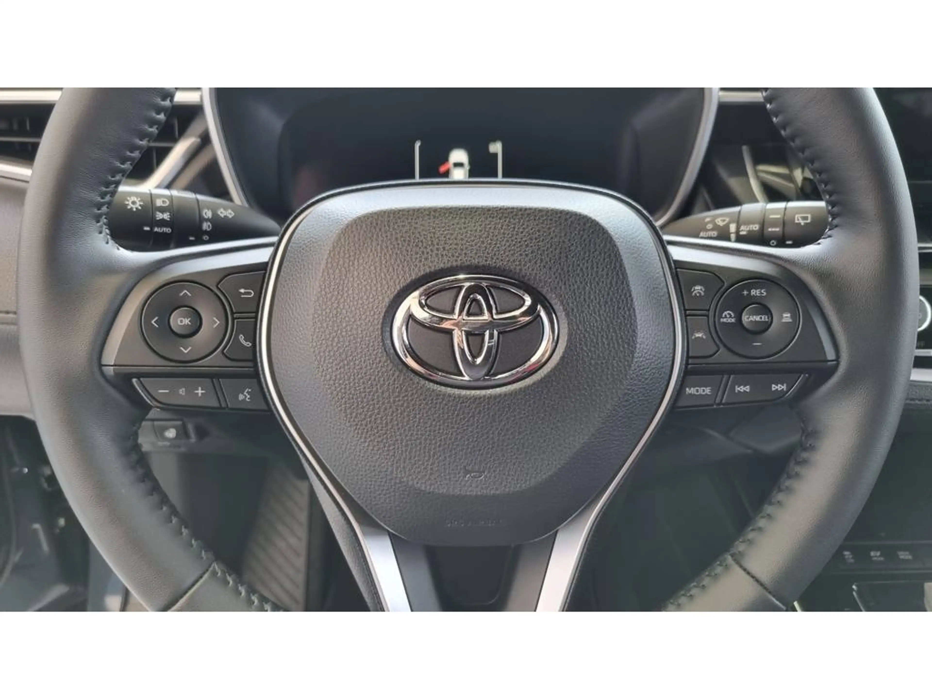 Toyota Corolla Cross Hybrid 140 Dynamic — photo 13