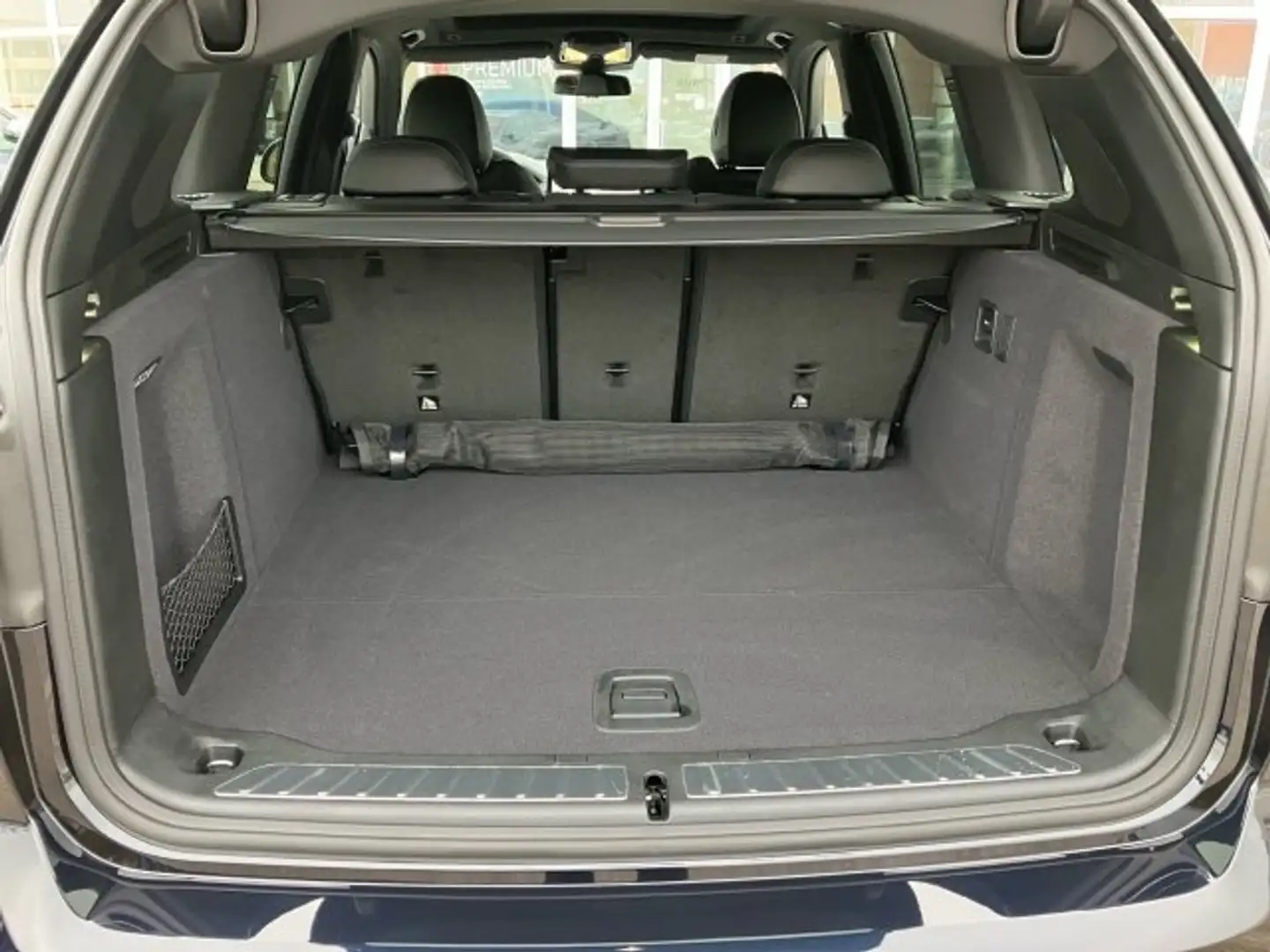 BMW iX3 G08 HA0 Schwarz - 2
