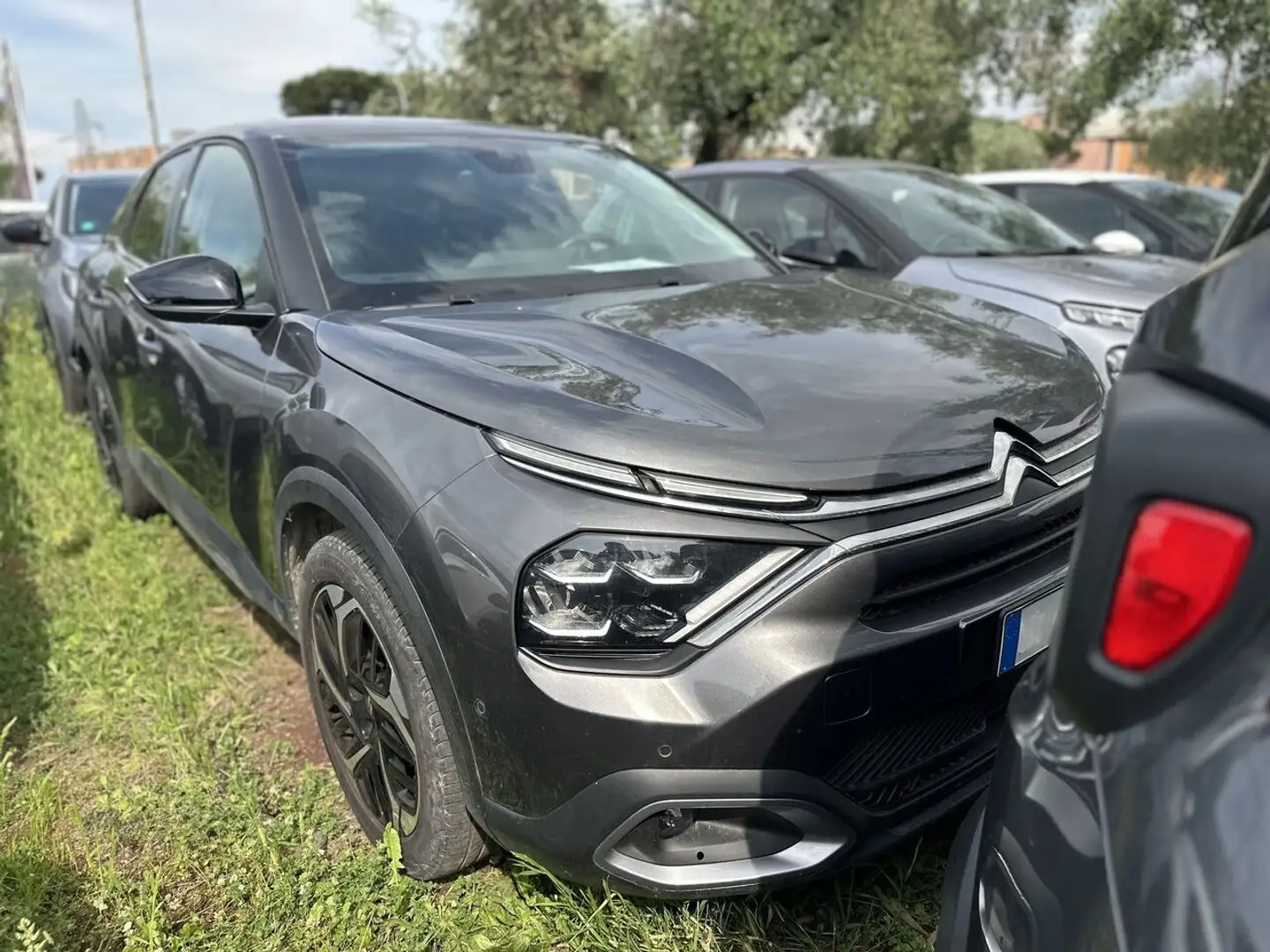 Citroen C4 1.2 PureTech Shine Grau - 2