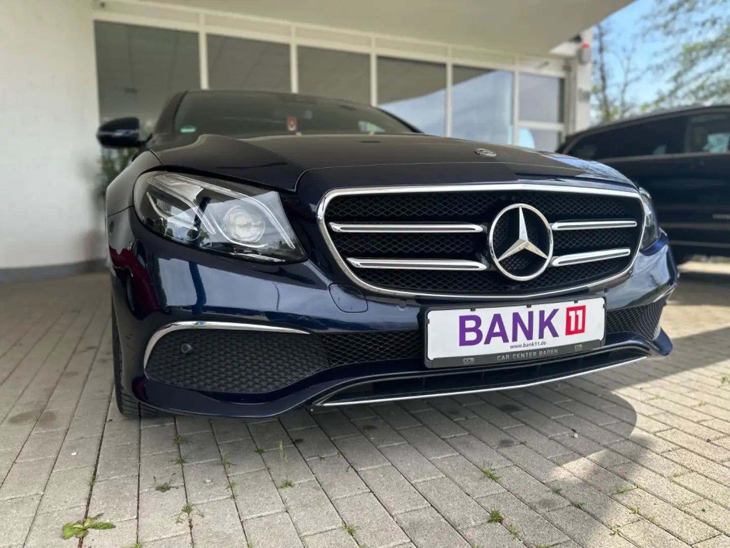 Mercedes-Benz E 220 d Lim. Avantgarde / 2. Hd. / Pano / TOP Blau - 2