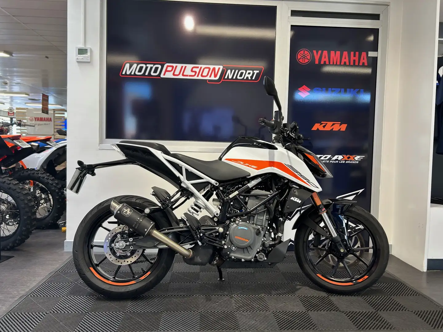 KTM 390 Duke Weiß - 2