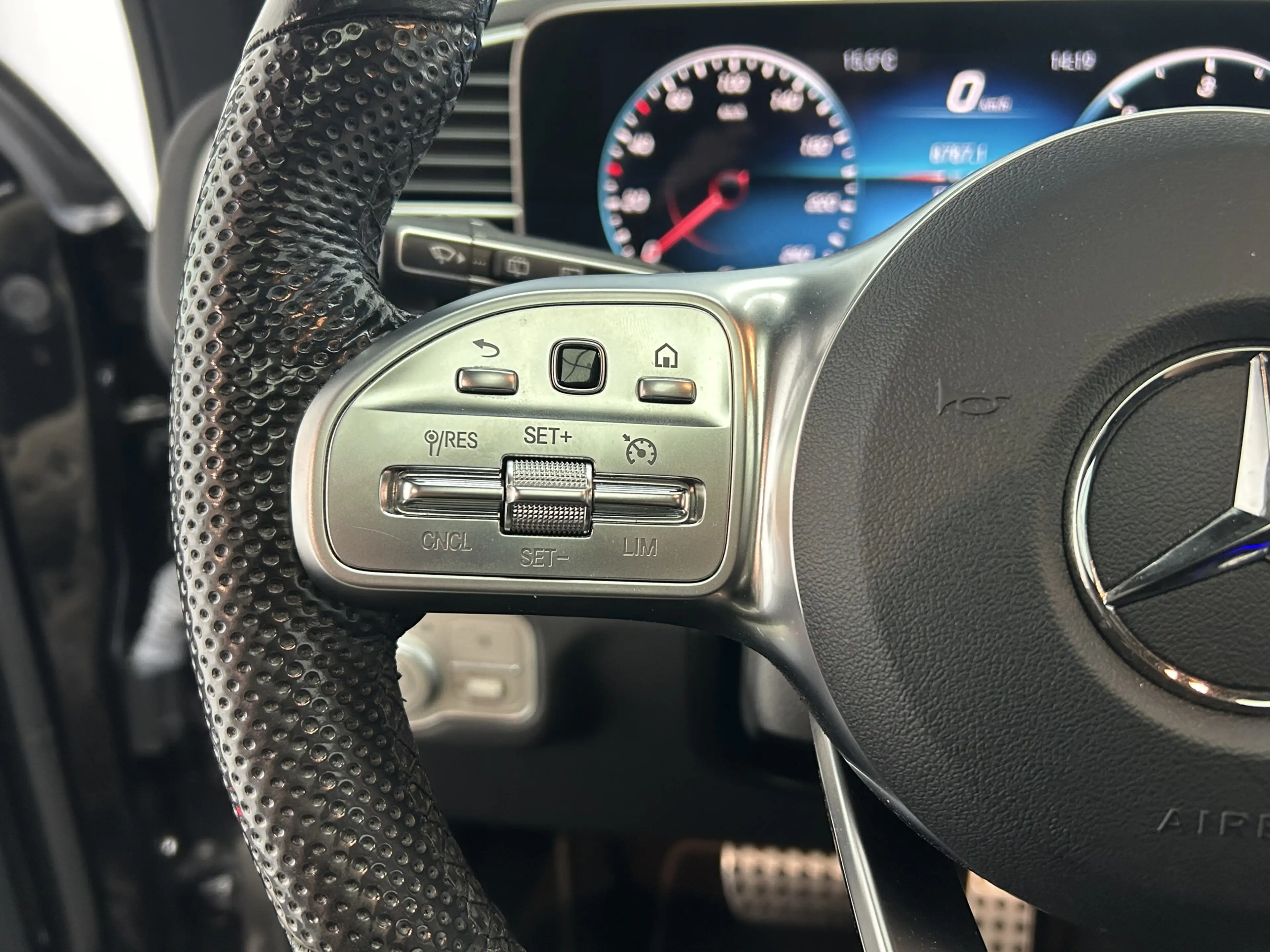 Mercedes-Benz GLE 400 d 4M AMG-Line Pano Widescreen Burmester — photo 12