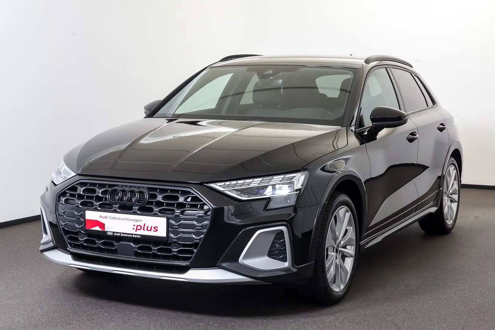 Audi A3 35 TDI S tr. AHK MATRIX RFK NAVI Zwart - 2