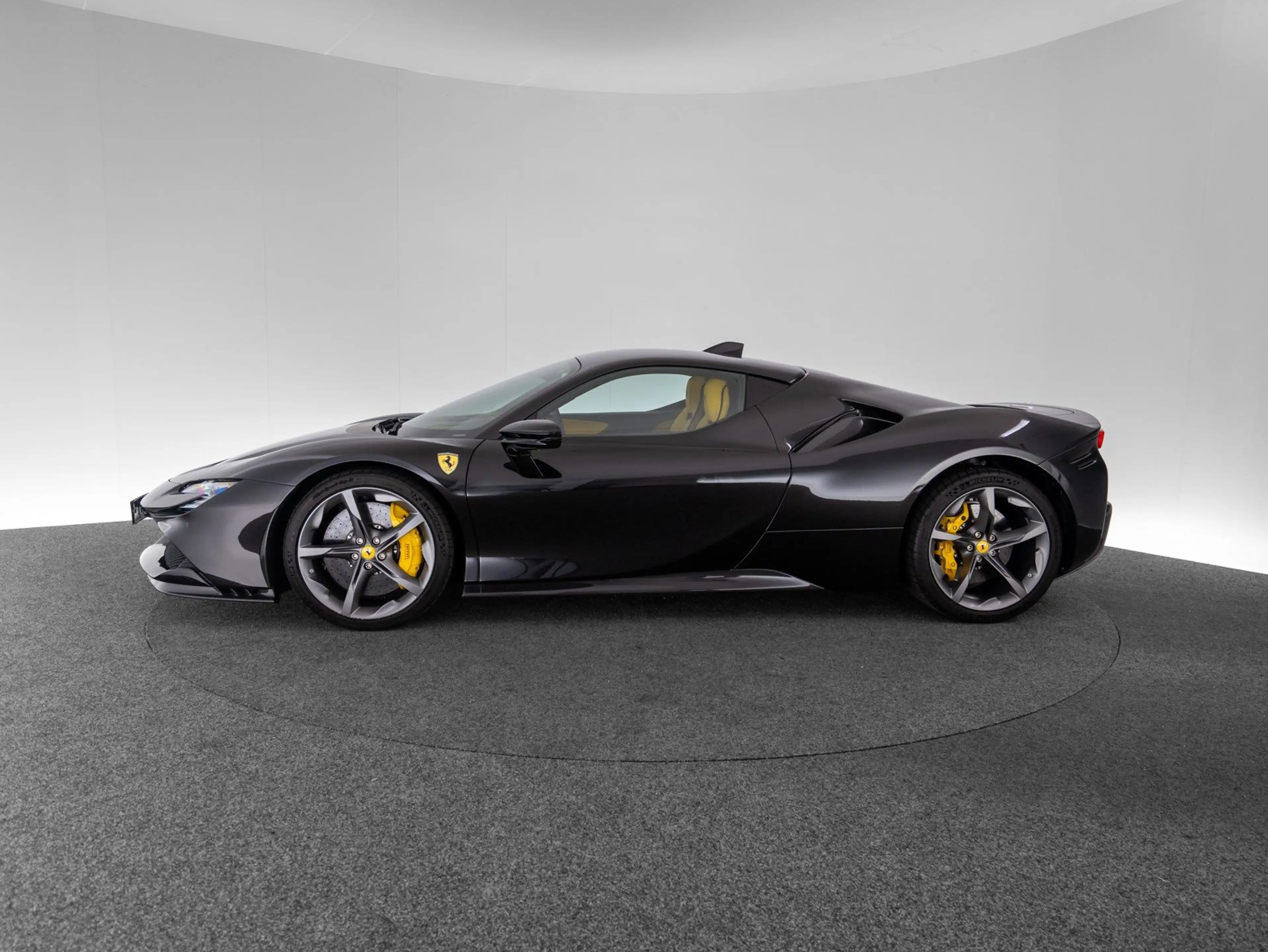 Ferrari SF90 Stradale — photo 8