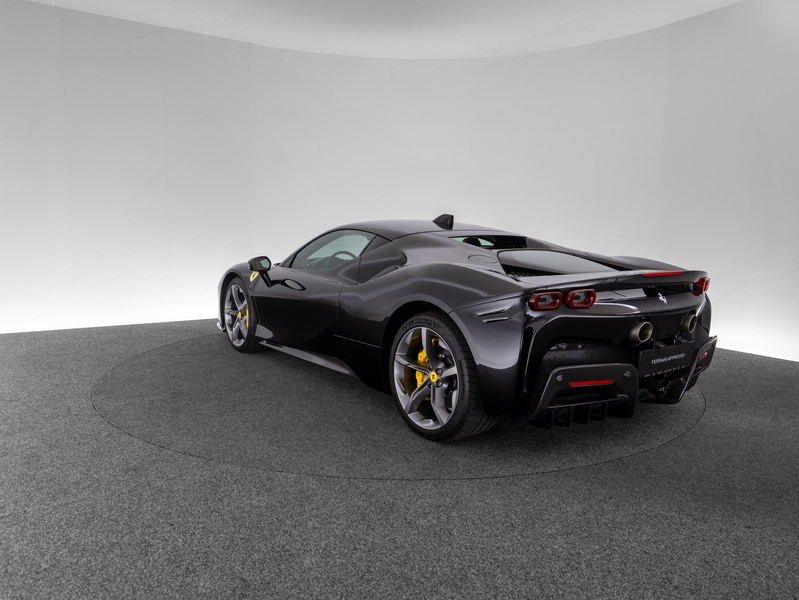 Ferrari SF90 Stradale — photo 7