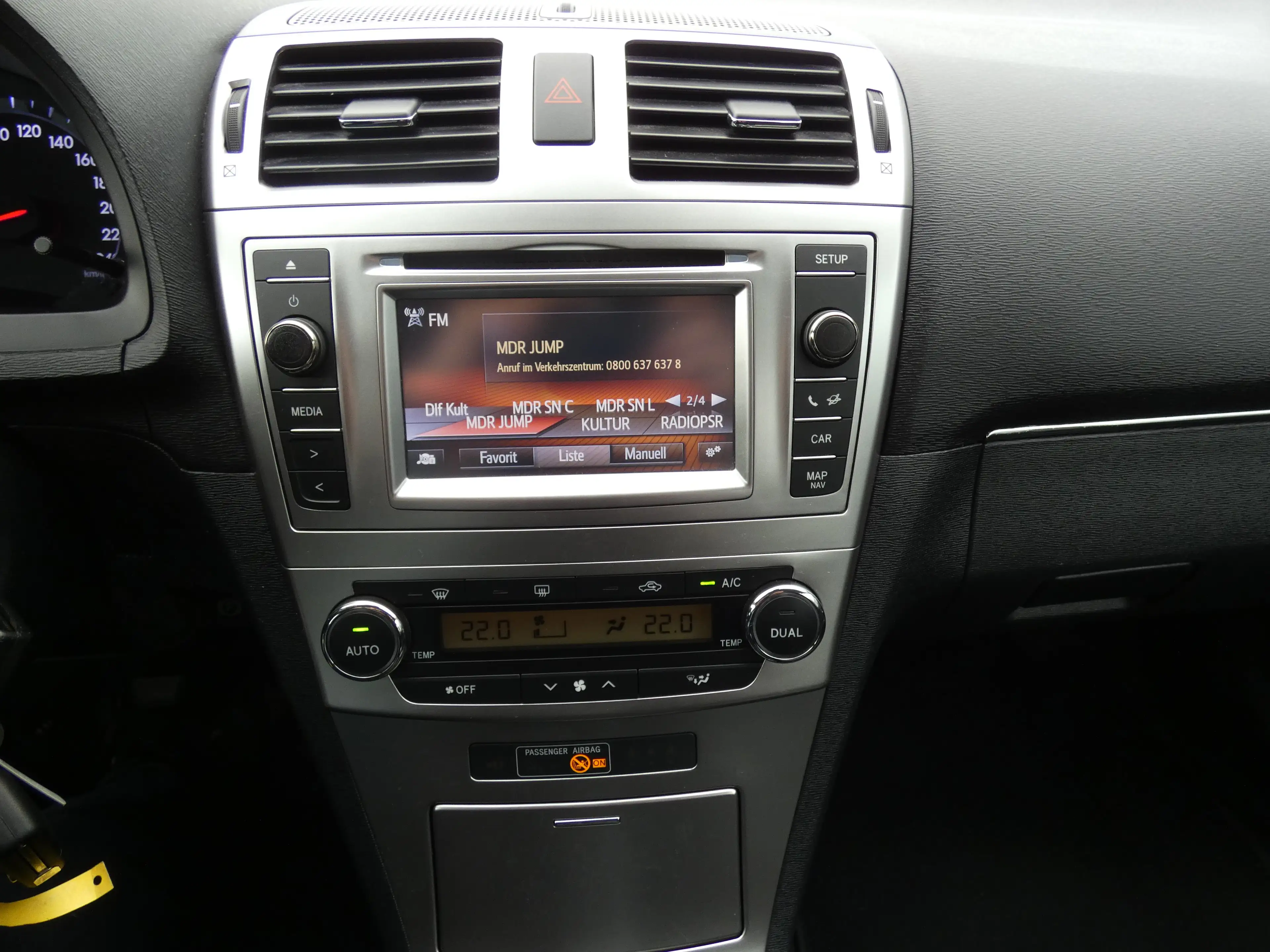 Toyota Avensis Combi 1.8 Allwetterreifen Sitzheizung AHK TÜV — photo 12