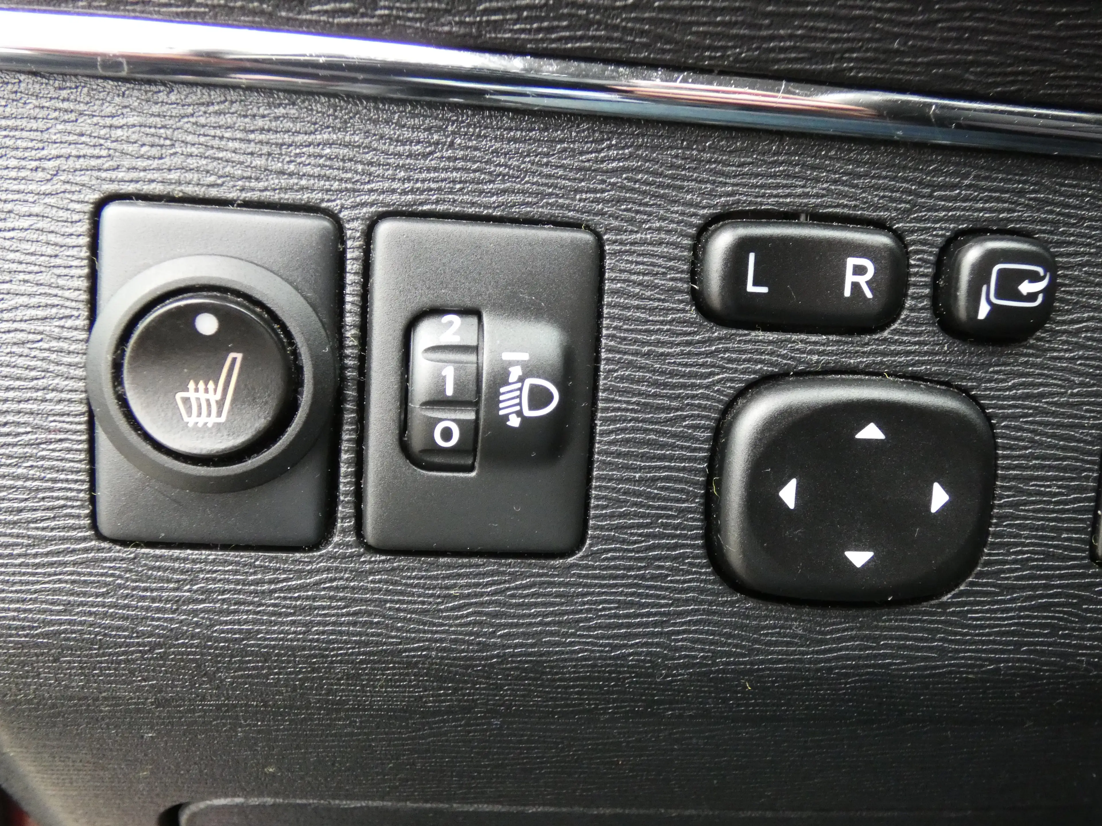 Toyota Avensis Combi 1.8 Allwetterreifen Sitzheizung AHK TÜV — photo 10