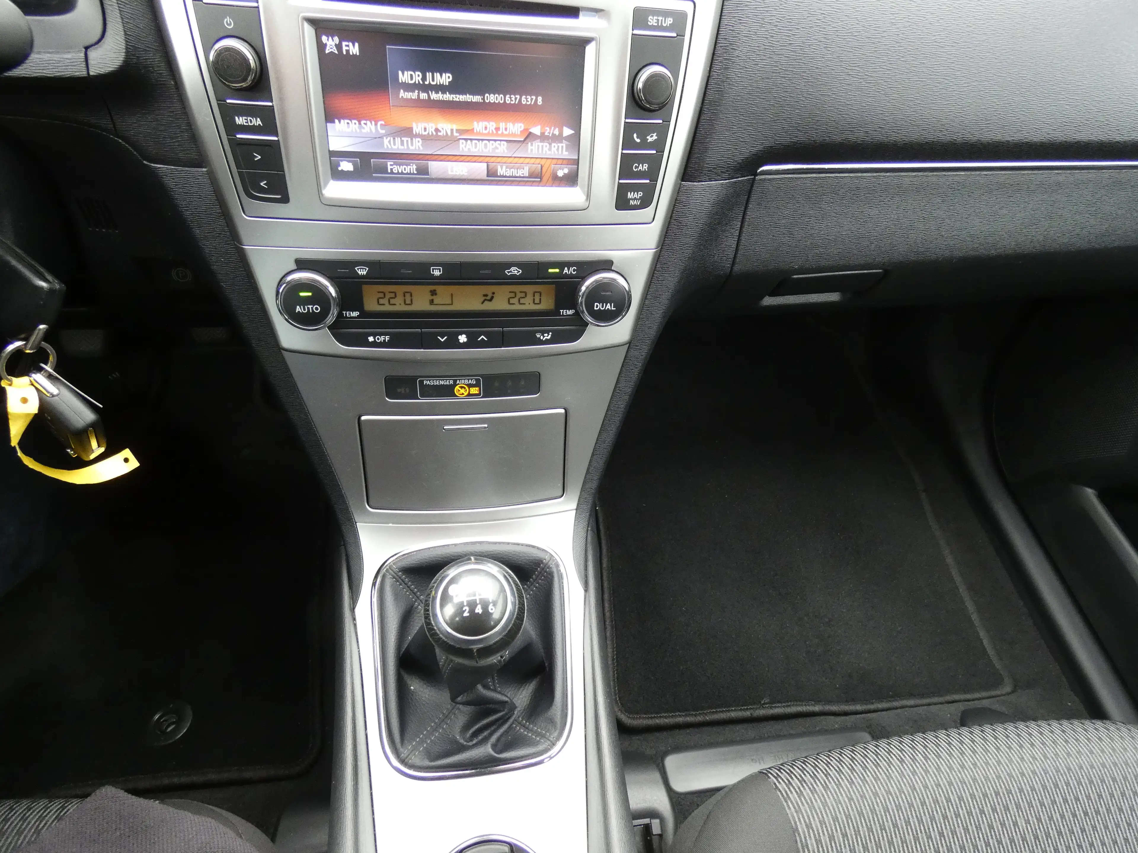 Toyota Avensis Combi 1.8 Allwetterreifen Sitzheizung AHK TÜV — photo 13