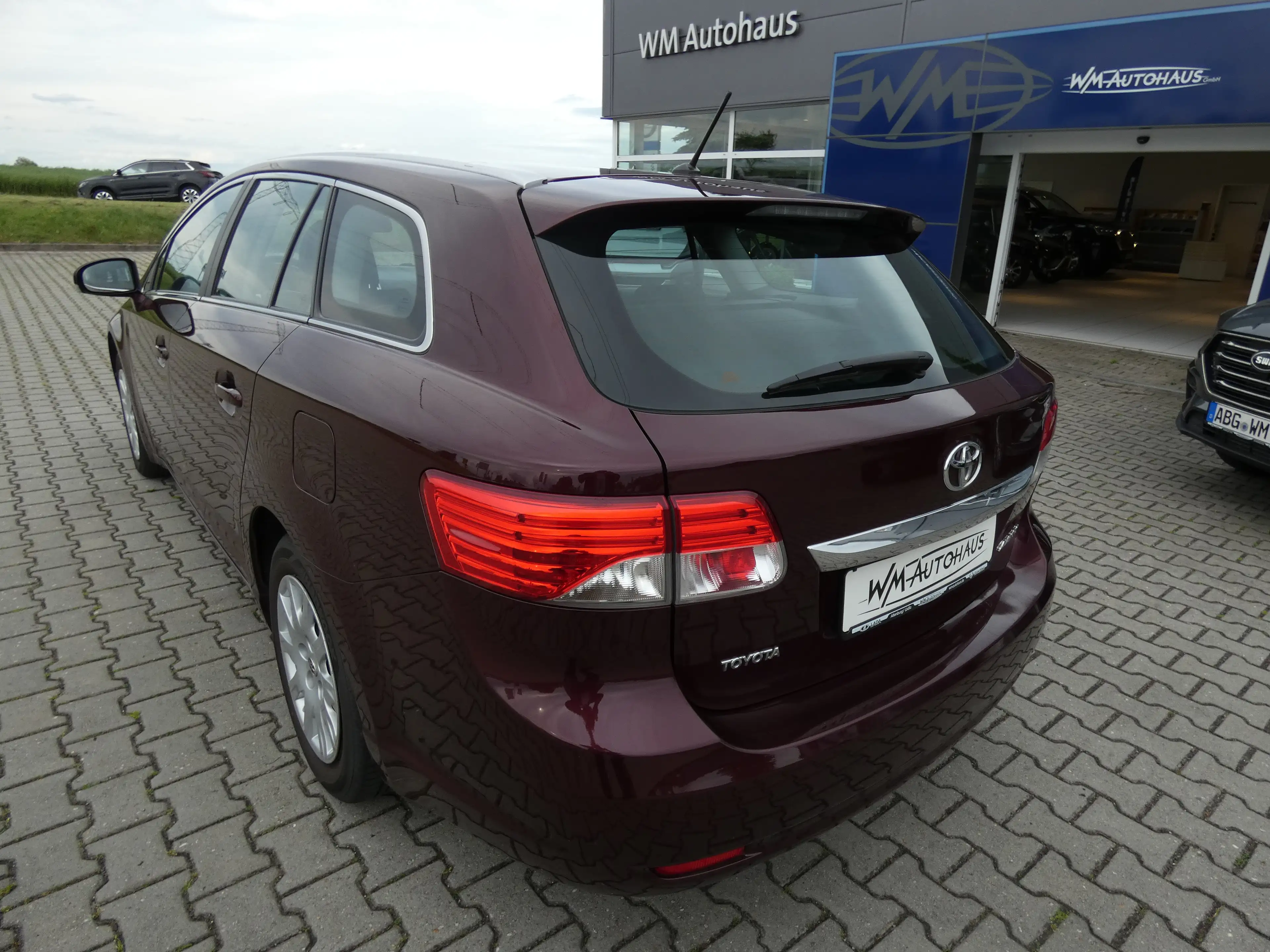 Toyota Avensis Combi 1.8 Allwetterreifen Sitzheizung AHK TÜV — photo 3