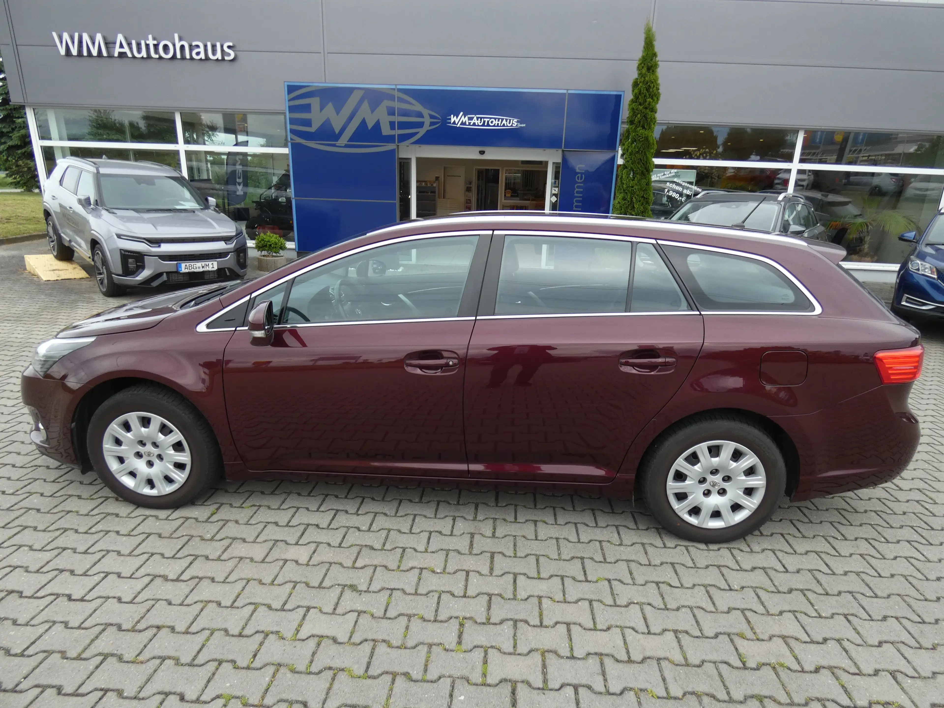 Toyota Avensis Combi 1.8 Allwetterreifen Sitzheizung AHK TÜV — photo 2