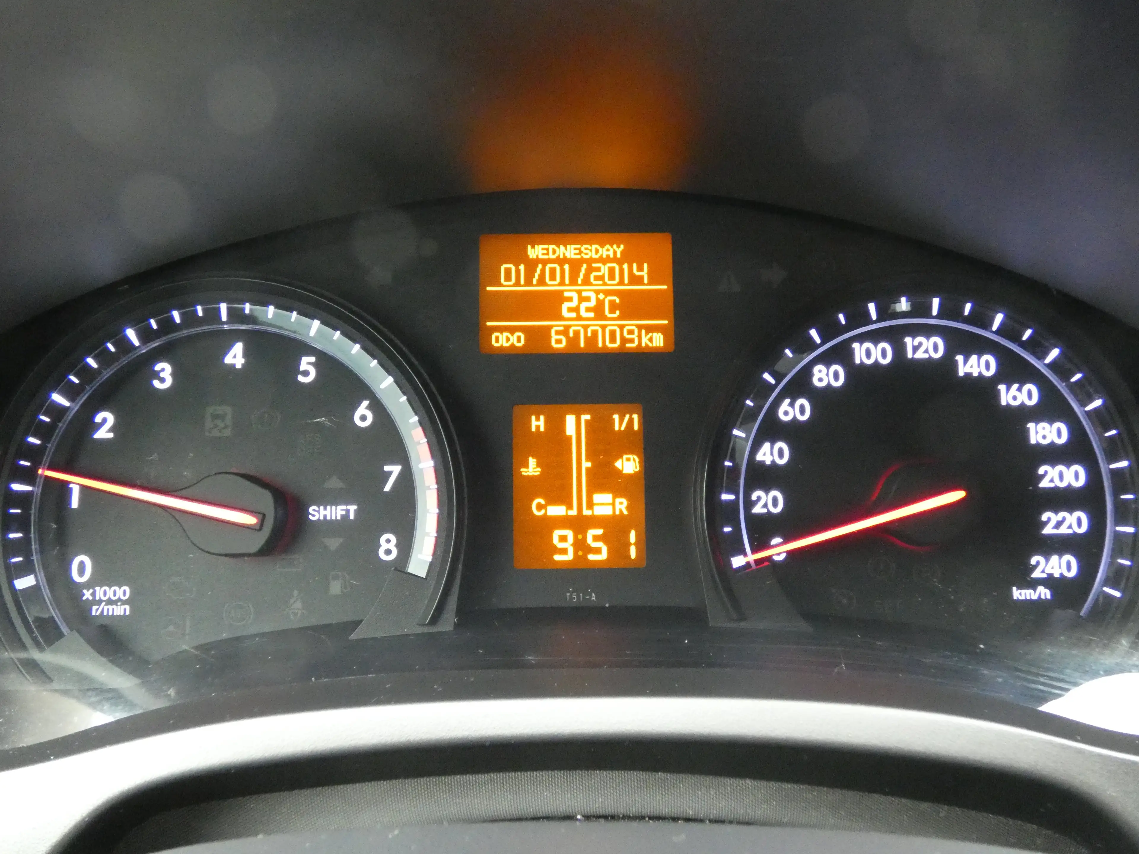 Toyota Avensis Combi 1.8 Allwetterreifen Sitzheizung AHK TÜV — photo 11