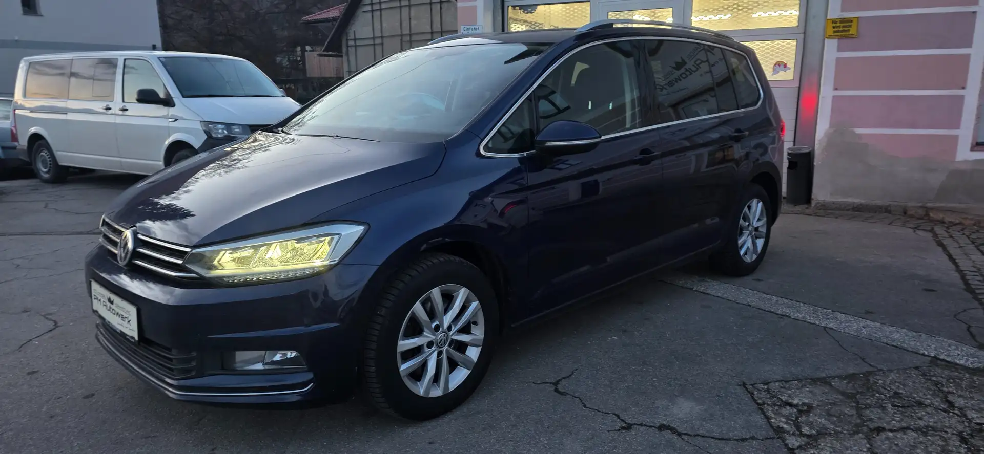 Volkswagen Touran Highline 2,0 SCR TDI LED ACC ZR Neu Finanzierung Blau - 2