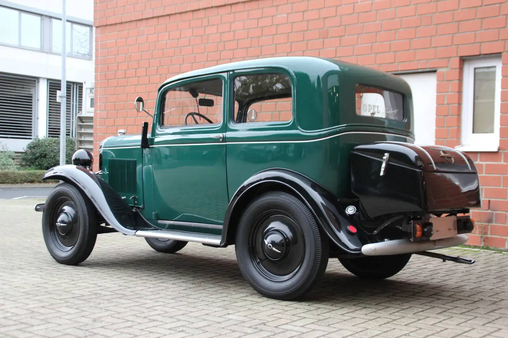 Oldtimer Opel 1,2 Liter Typ 1290, zweitürige Limousine Grün - 2
