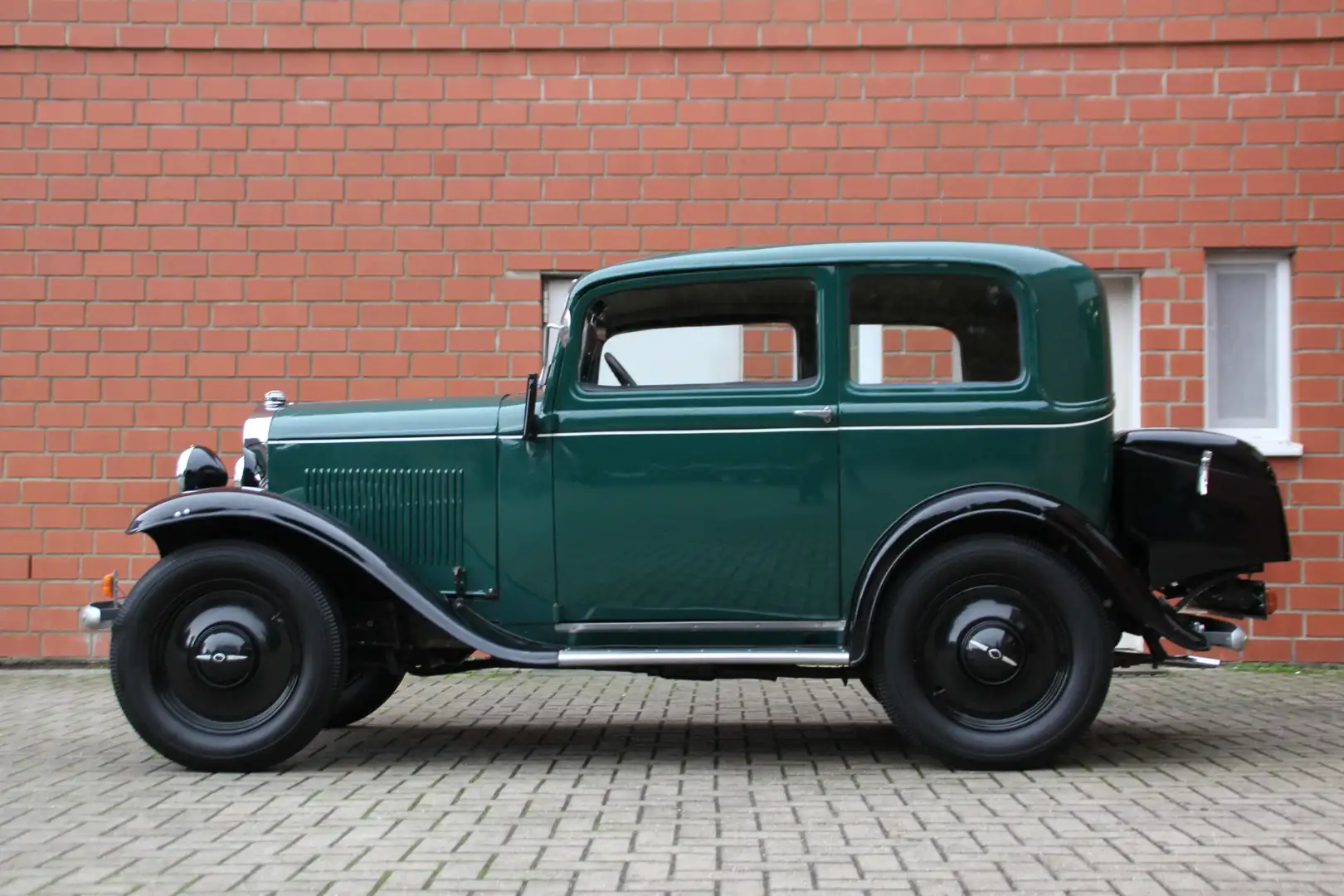 Oldtimer Opel 1,2 Liter Typ 1290, zweitürige Limousine Zöld - 1