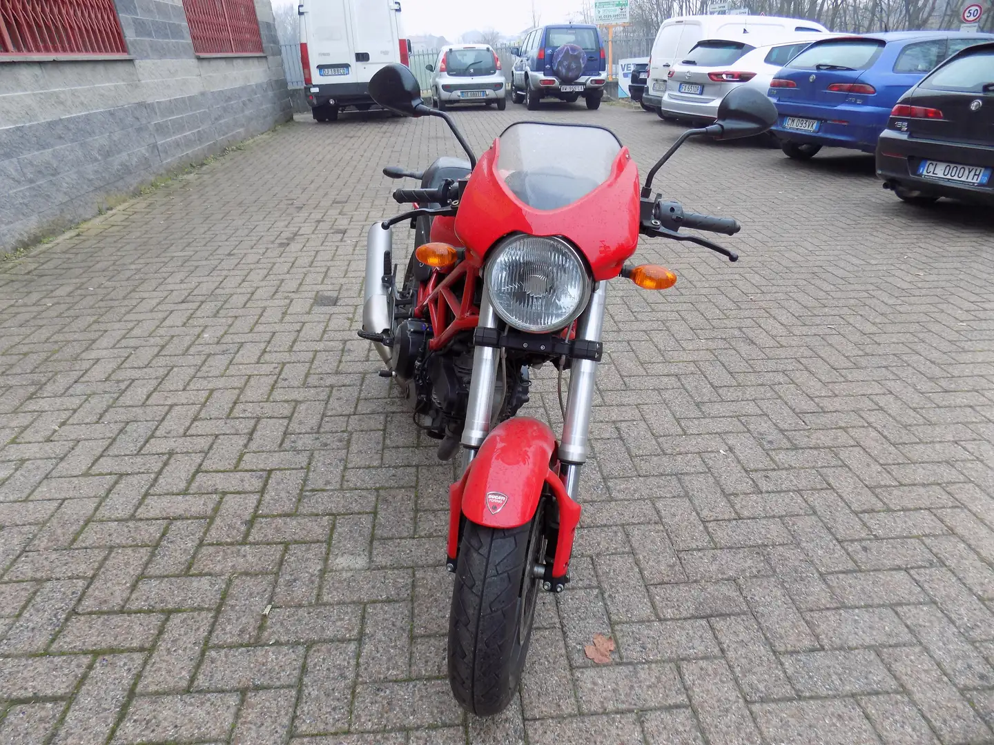 Ducati Monster 695 Roşu - 1