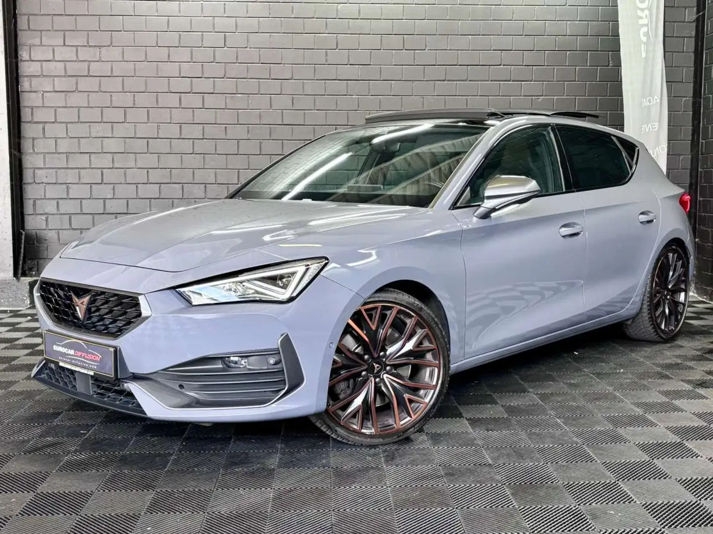 CUPRA Leon 2.0 TSI 300CV ** Toit Pano**Volant SS** Caméra ** Gris - 1