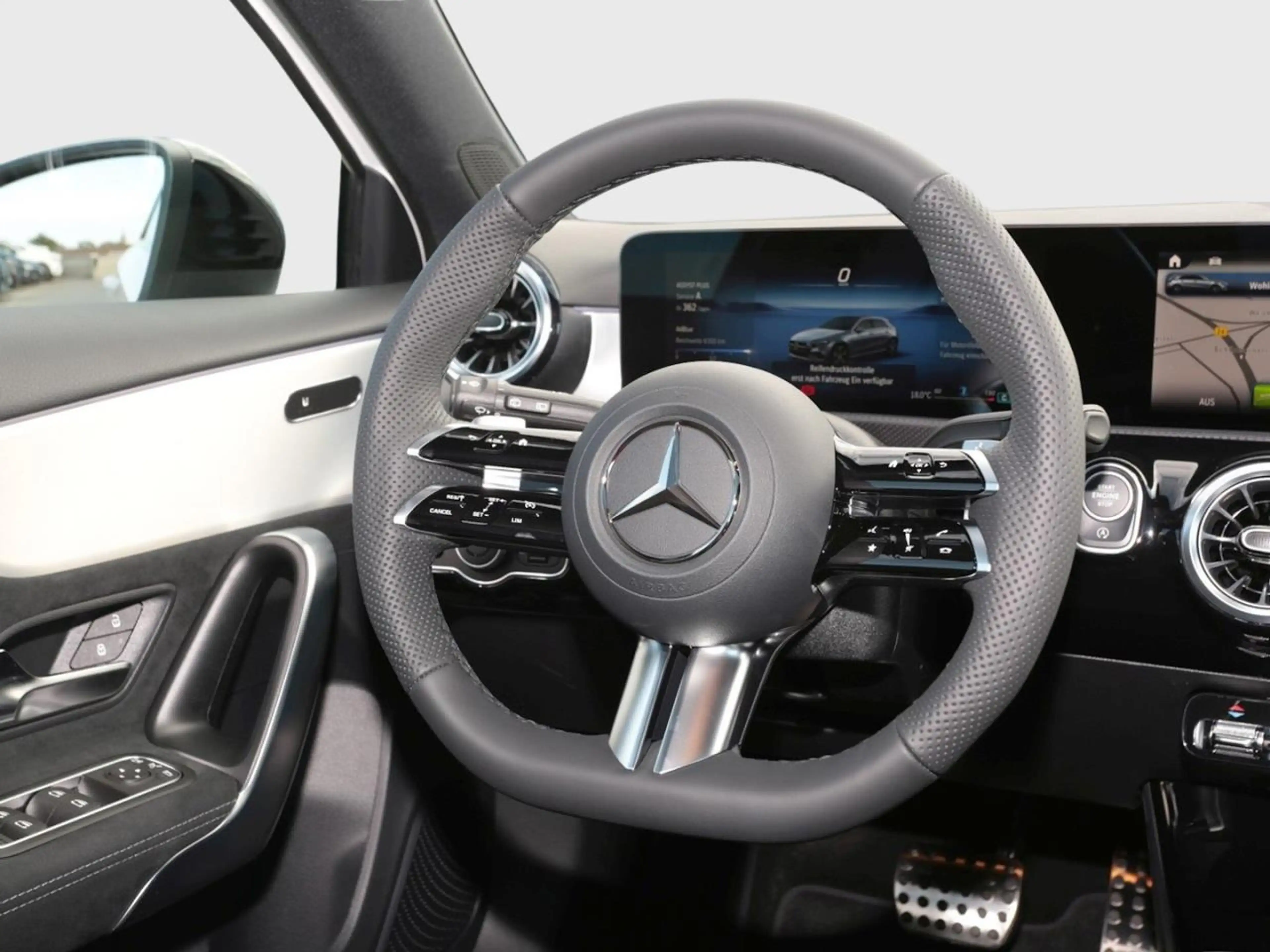 Mercedes-Benz A 200 d AMG Night MBUXNavi Panorama 360° AHK — photo 8