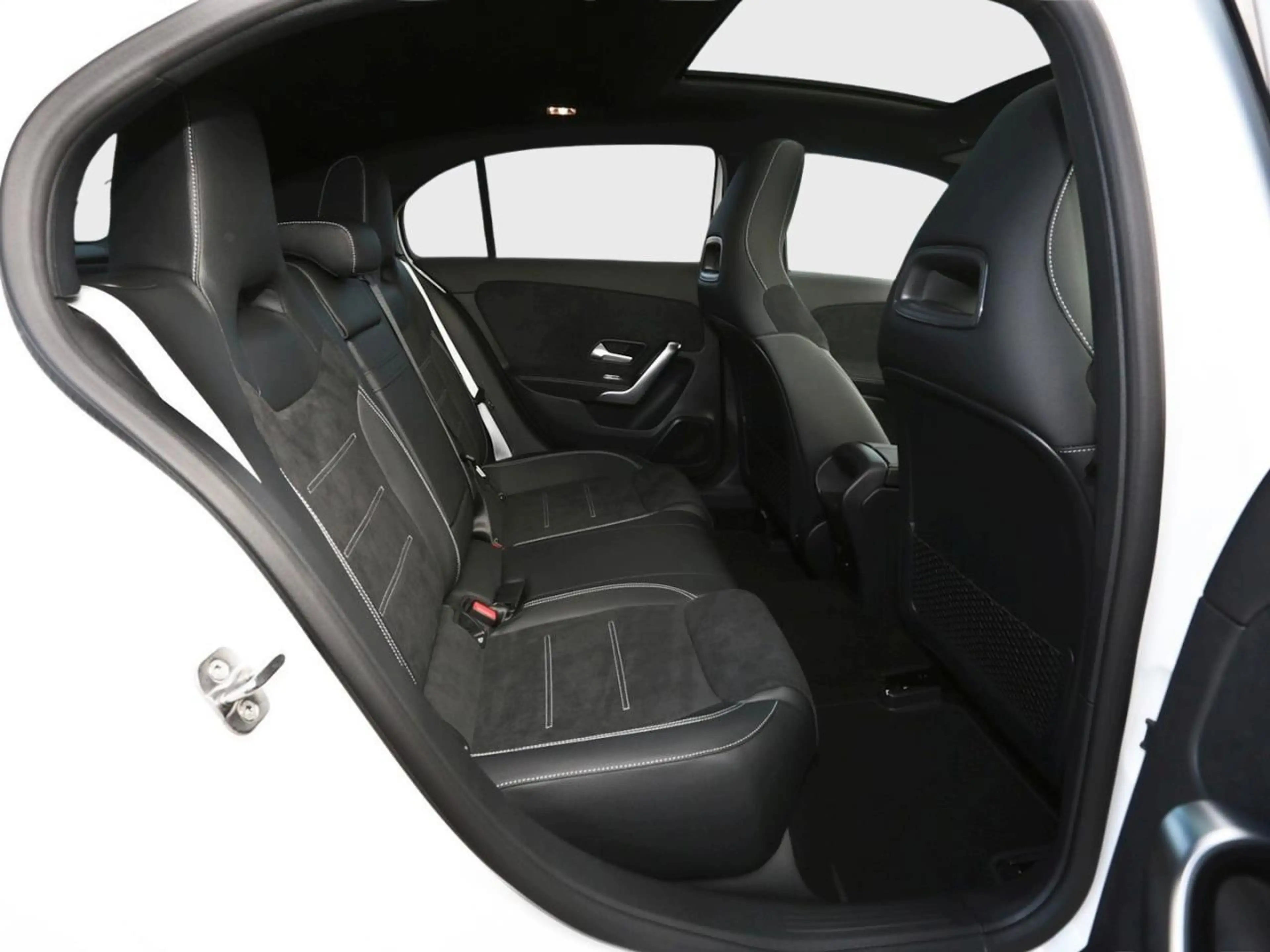 Mercedes-Benz A 200 d AMG Night MBUXNavi Panorama 360° AHK — photo 11