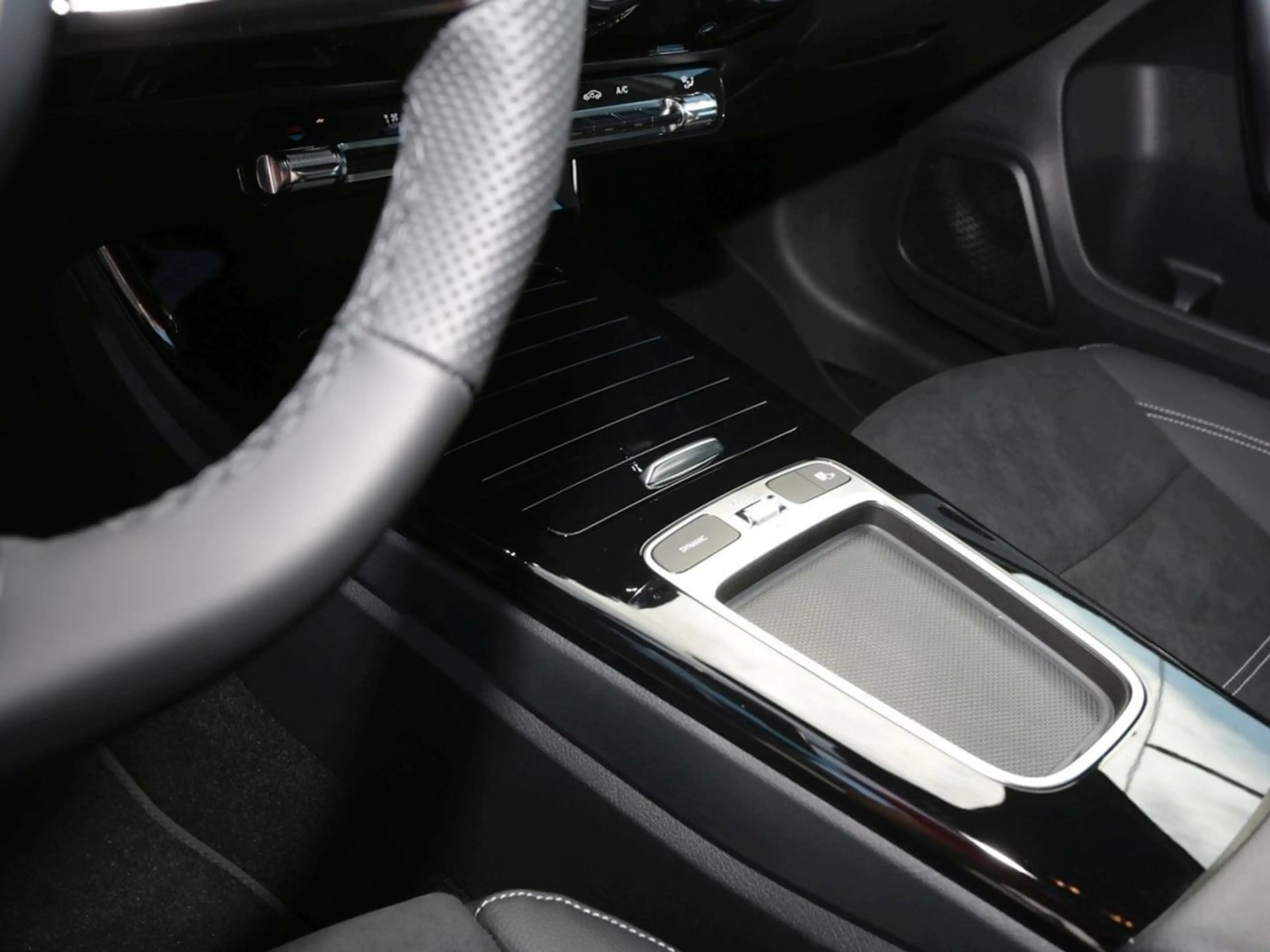 Mercedes-Benz A 200 d AMG Night MBUXNavi Panorama 360° AHK — photo 15