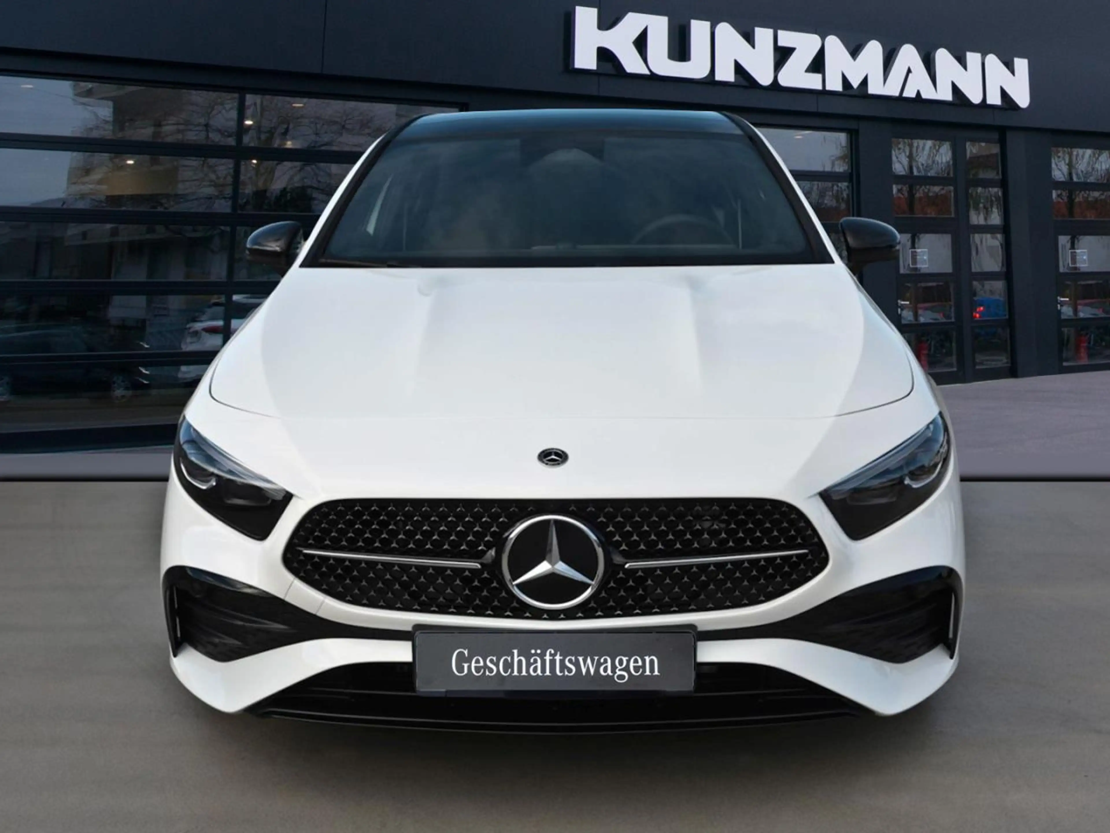 Mercedes-Benz A 200 d AMG Night MBUXNavi Panorama 360° AHK — photo 2