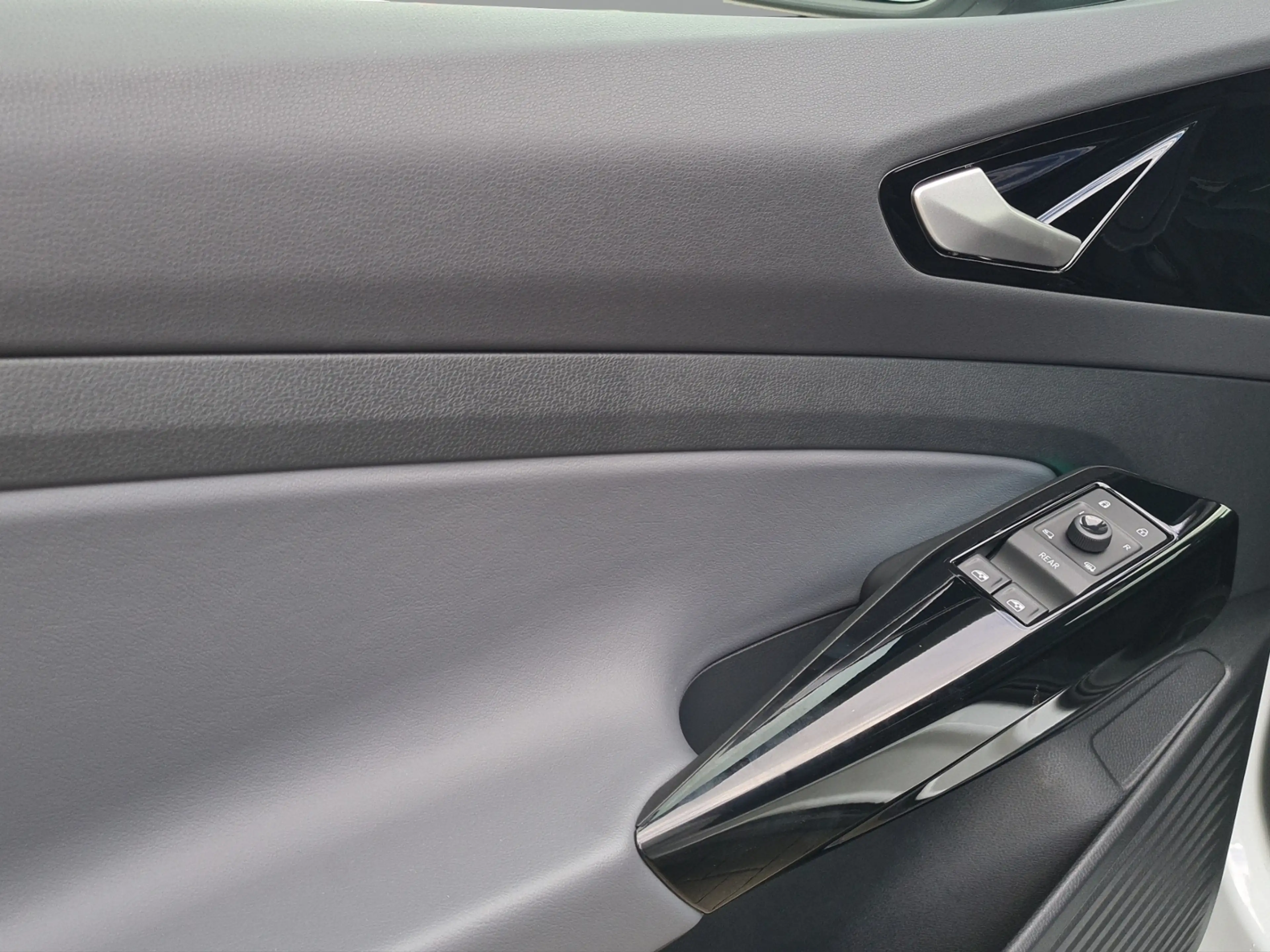 Volkswagen ID.5 Pro 210kW +AHK+WÄRMEP+NAVI+MATRIX+APPCONN+SHZ+PDC — photo 11