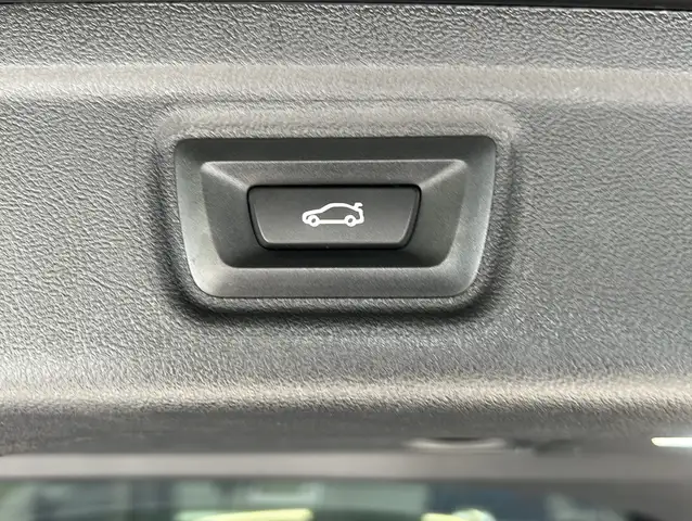 BMW 3 Series view 22