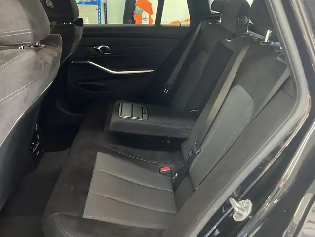 BMW 3 Series view 19