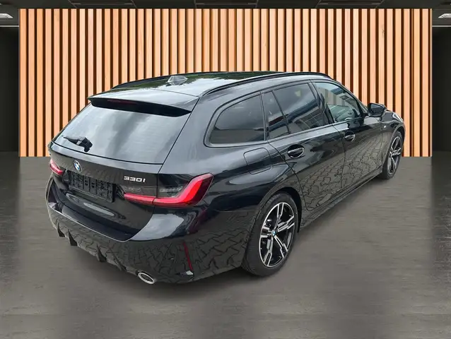 BMW 3 Series view 27