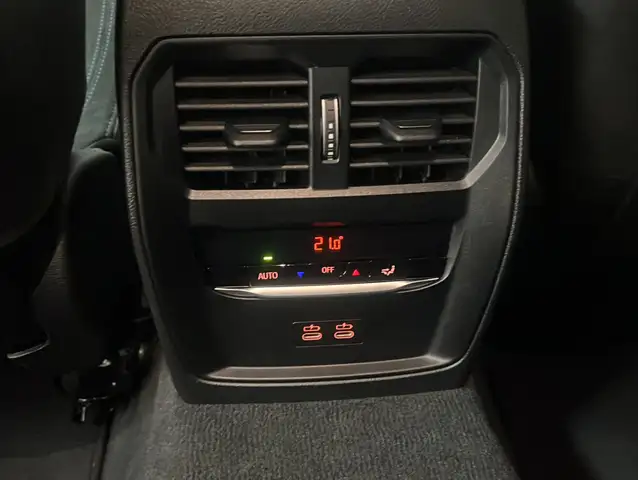 BMW 3 Series view 20