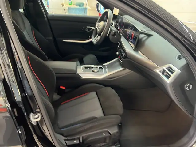 BMW 3 Series view 24