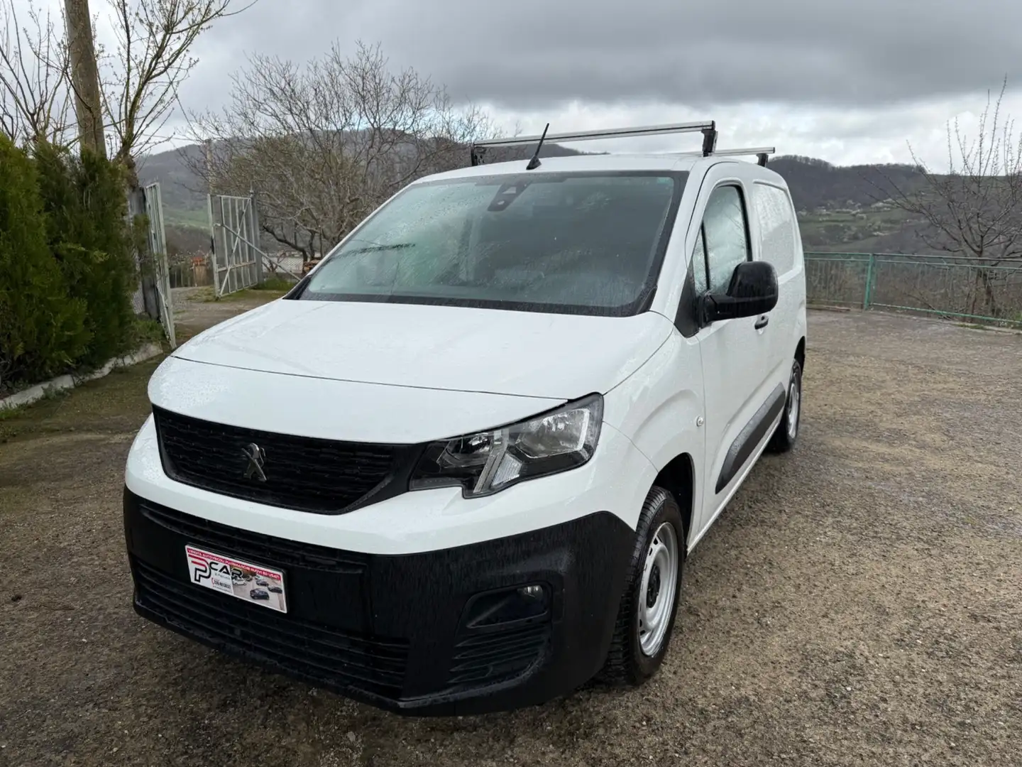 Peugeot Partner BlueHDi 100 S&S PC Furgone Pro Weiß - 2
