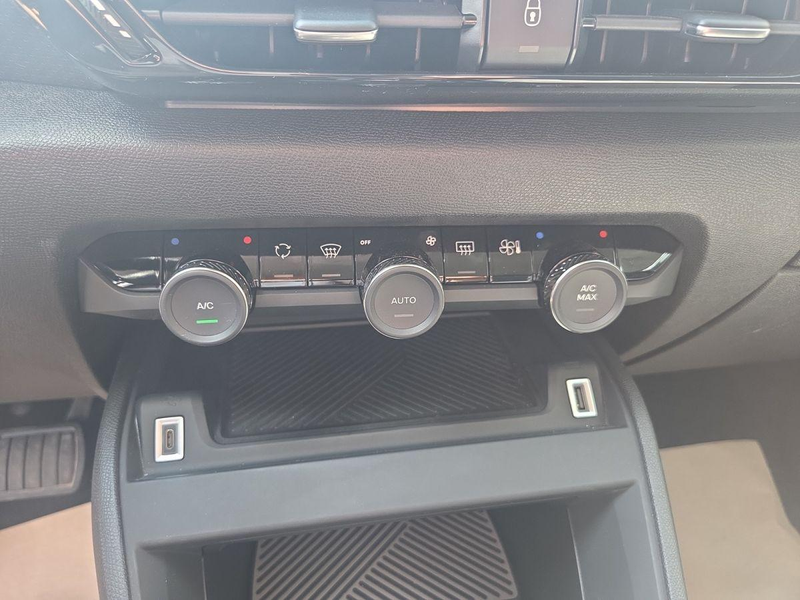 Citroen C4 1.2 12V e-THP / PureTech — photo 12