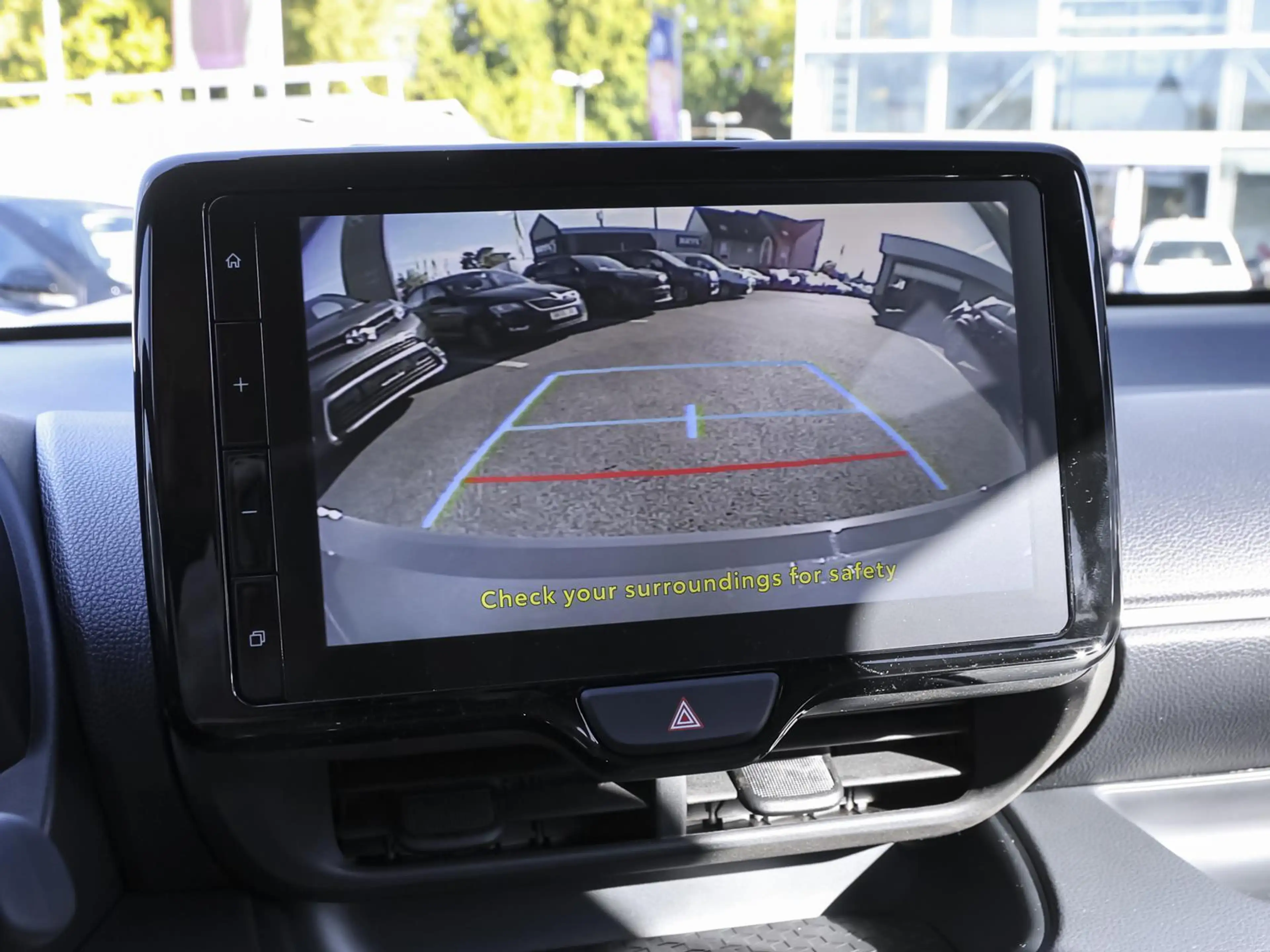 Toyota Yaris Teamplayer 1.5 Hybrid CVT NAVI SHZ PDC — photo 9