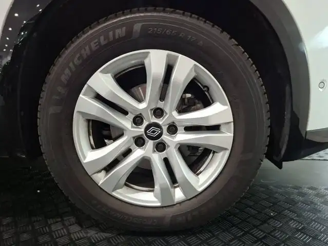 Renault Austral view 13