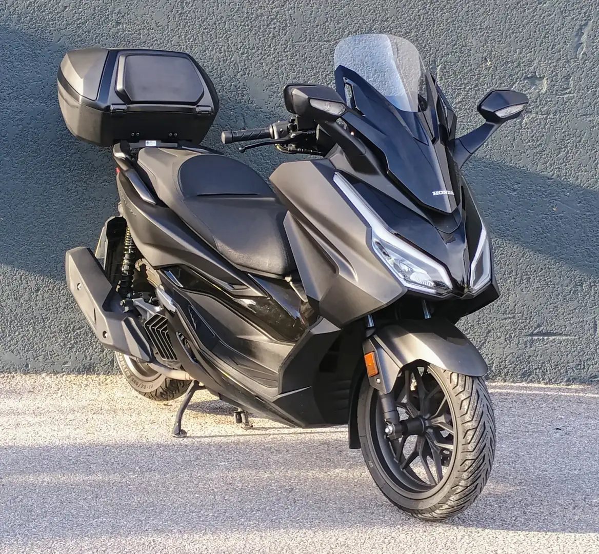 Honda Forza 125 Zwart - 1