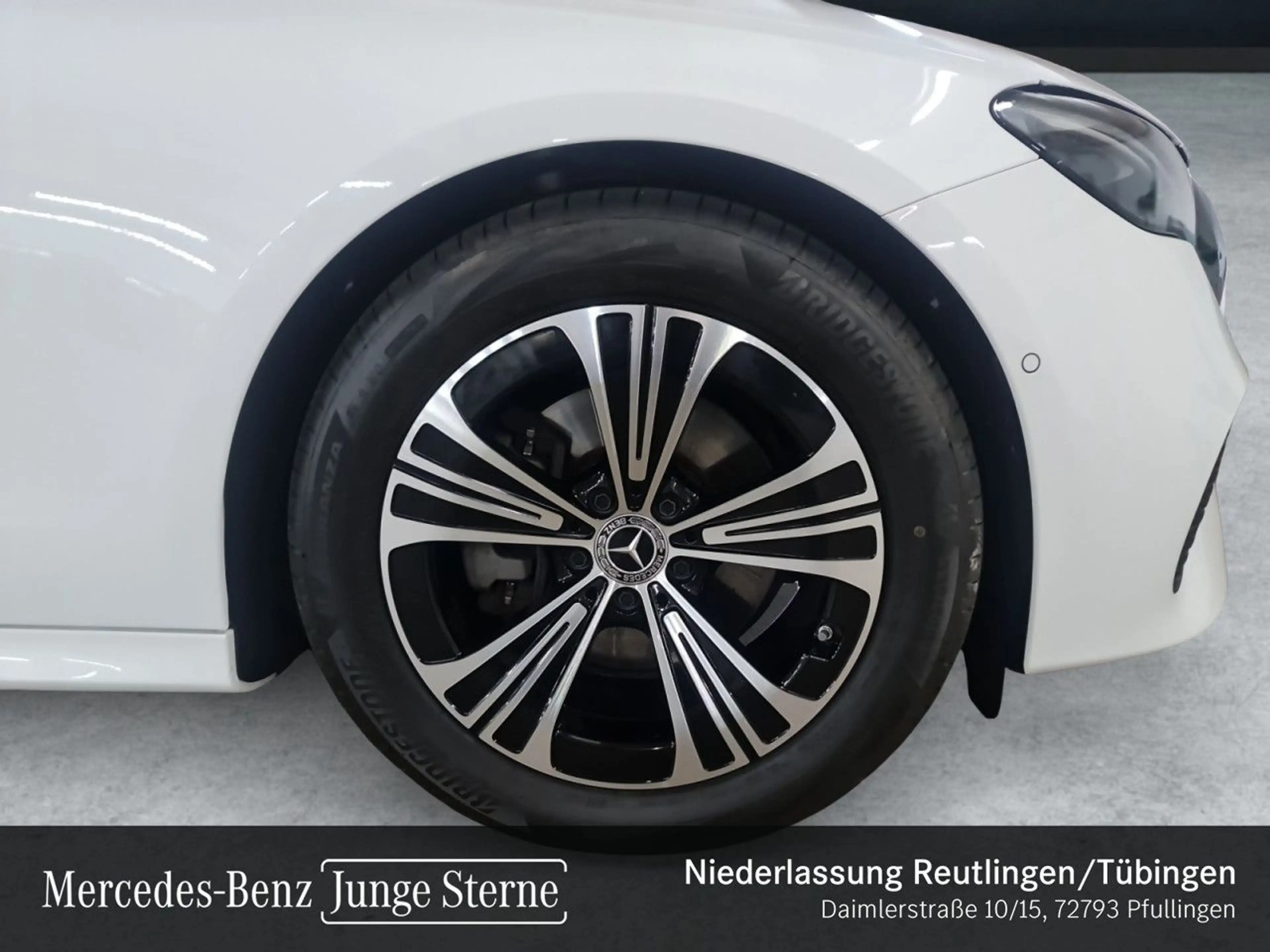 Mercedes-Benz E 220 d Avantgarde Pano LED Kamera Spurhalt-Ass 9G — photo 3