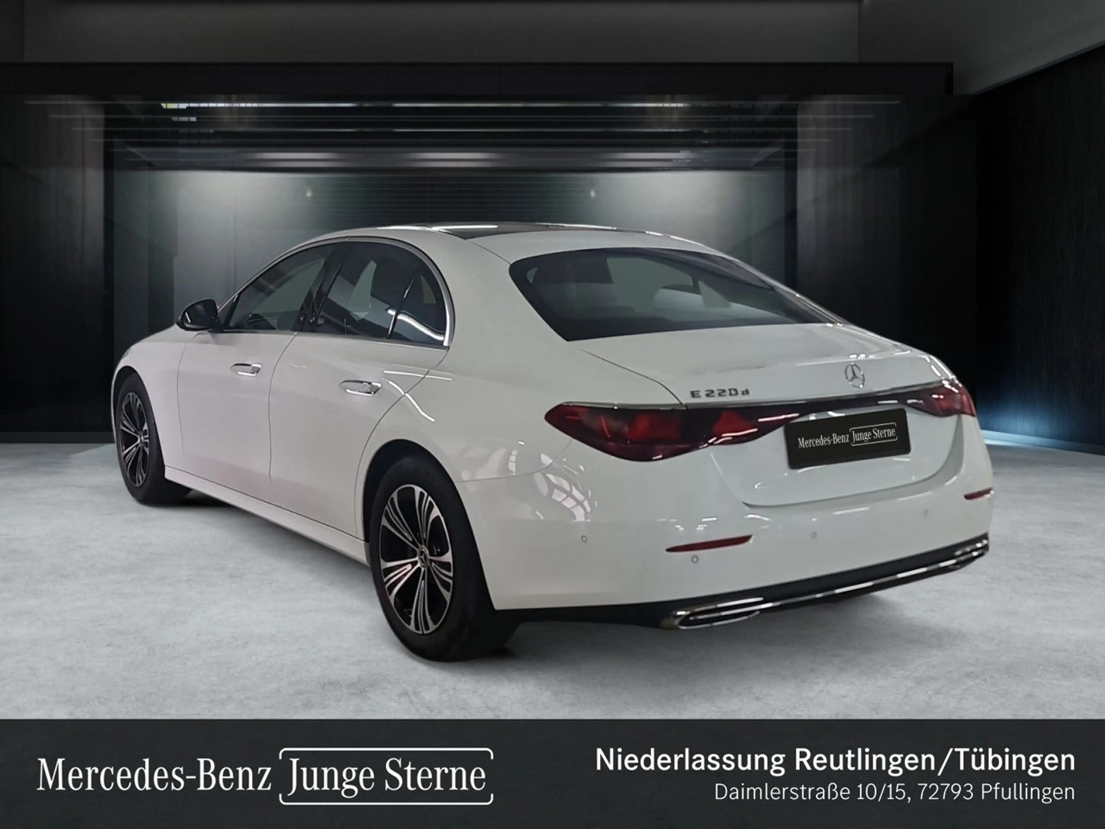 Mercedes-Benz E 220 d Avantgarde Pano LED Kamera Spurhalt-Ass 9G — photo 8