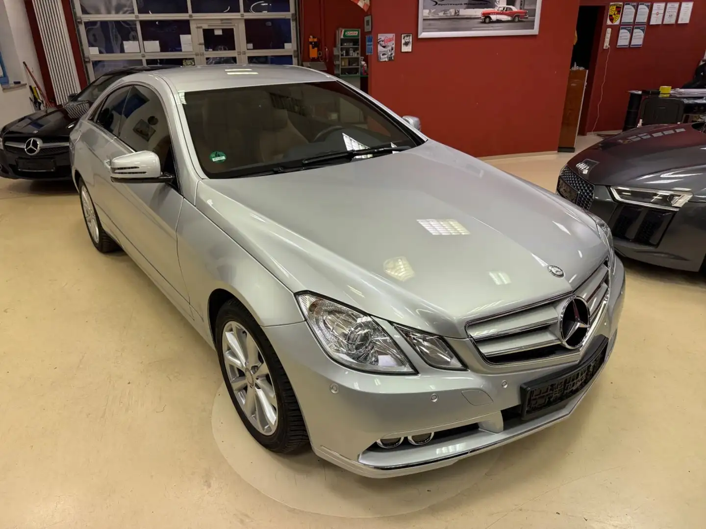 Mercedes-Benz E 350 E350 CGI Coupe BlueE.Navi,Leder,NUR50"KM,DEUTSCH Silber - 1