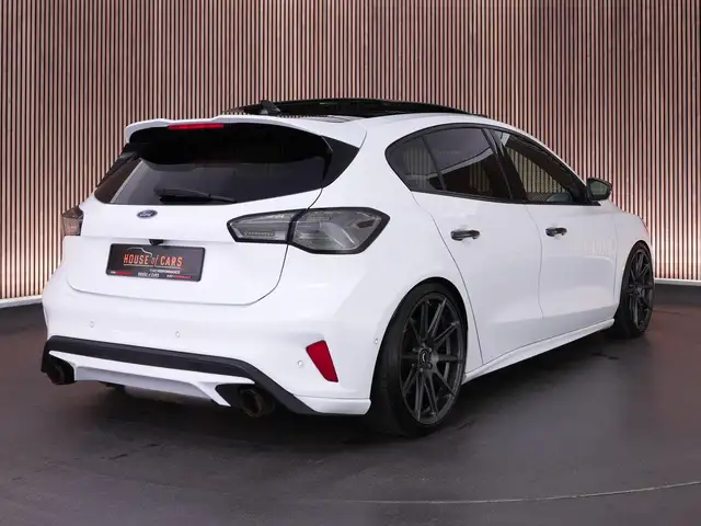 Ford Focus view 2
