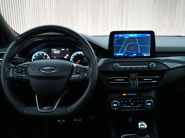 Ford Focus view 14
