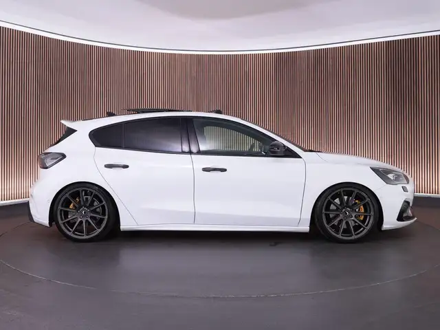 Ford Focus view 12