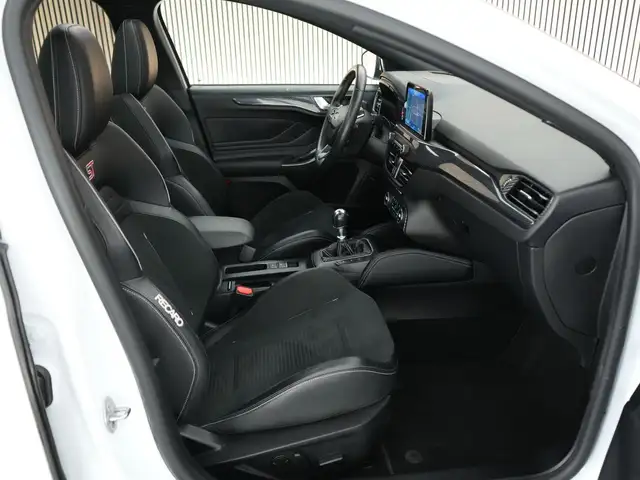 Ford Focus view 9