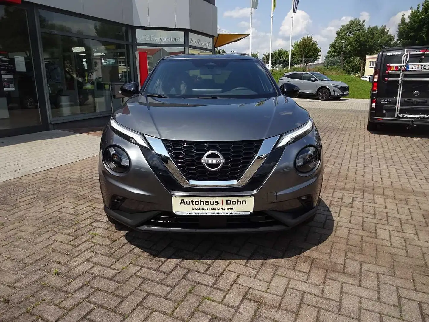 Nissan Juke 1.0 DIG-T N-Connecta, Winter Paket, beheizbare Fro Grijs - 2