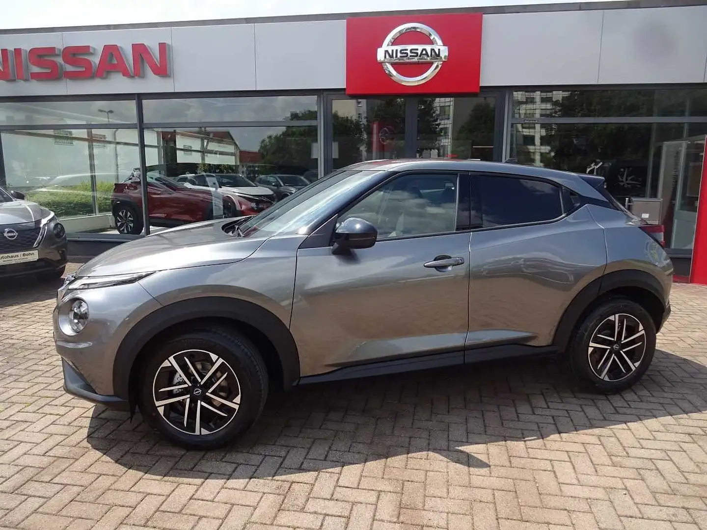 Nissan Juke 1.0 DIG-T N-Connecta, Winter Paket, beheizbare Fro Grijs - 1