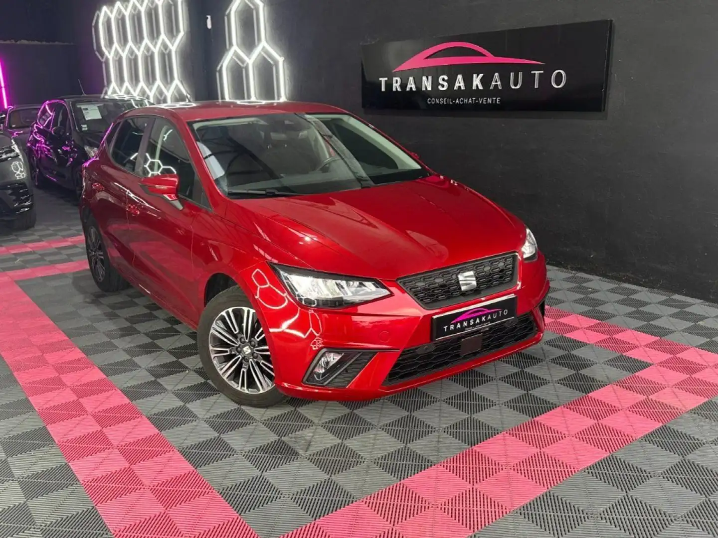 SEAT Ibiza Urban 1.0 EcoTSI 95 ch S/S ~ Clim automatique ~ Apple CarPlay ~ Caméra de recul ~ Radars AV et AR Rouge - 1