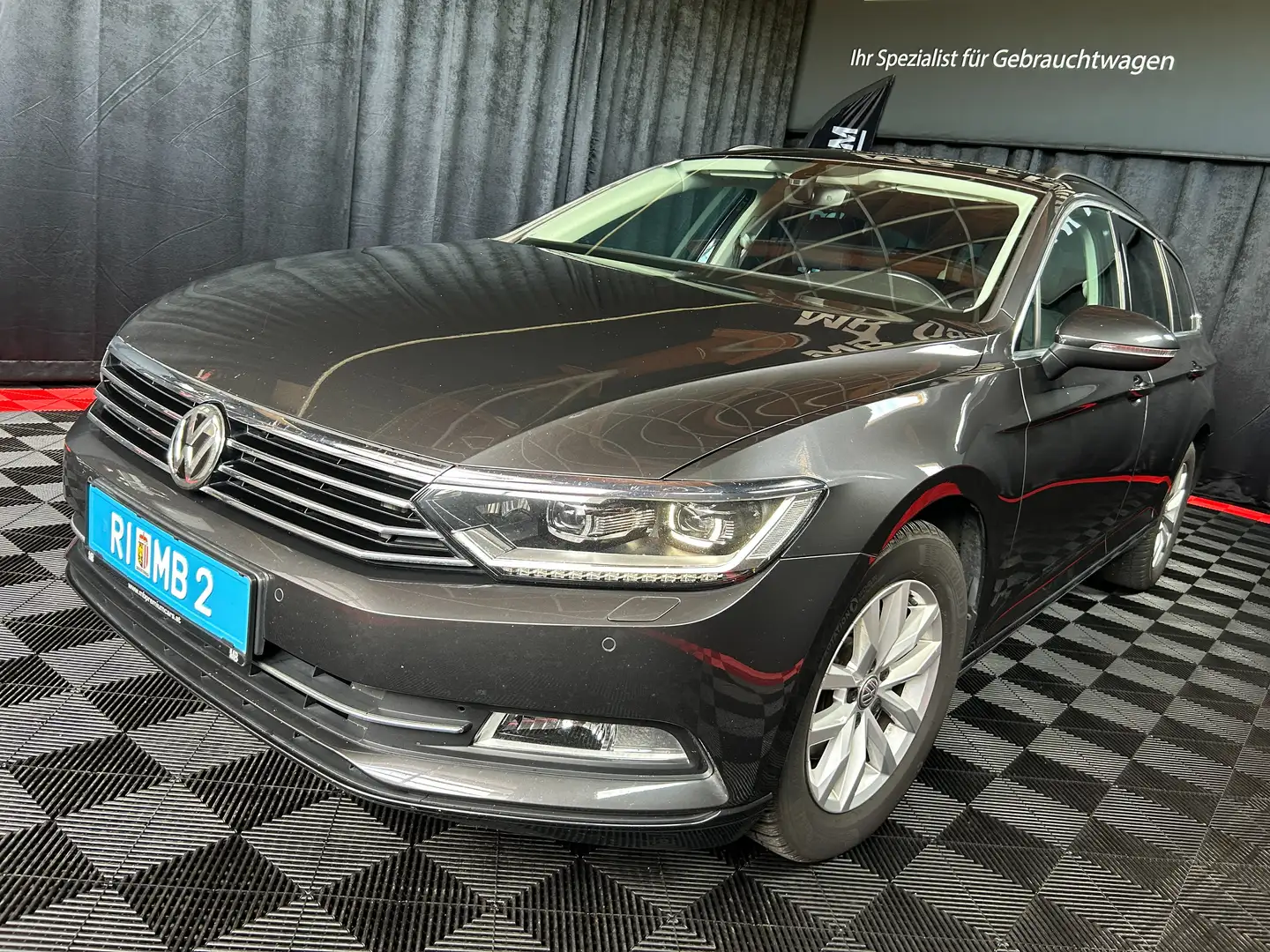Volkswagen Passat Variant Comfortline *DSG*AHK*LED*ACC* Grau - 2