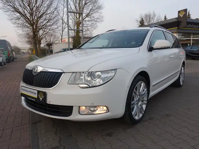 Skoda Superb Combi 2,0 TDI Elegance Pano Leder Navi