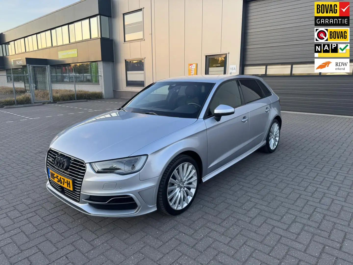 Audi A3 Sportback 1.4 e-tron PHEV Ambition Pro Line plus Grijs - 1