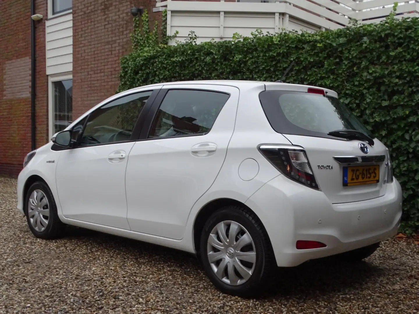 Toyota Yaris 1.5 Full Hybrid Aspiration Wit - 2