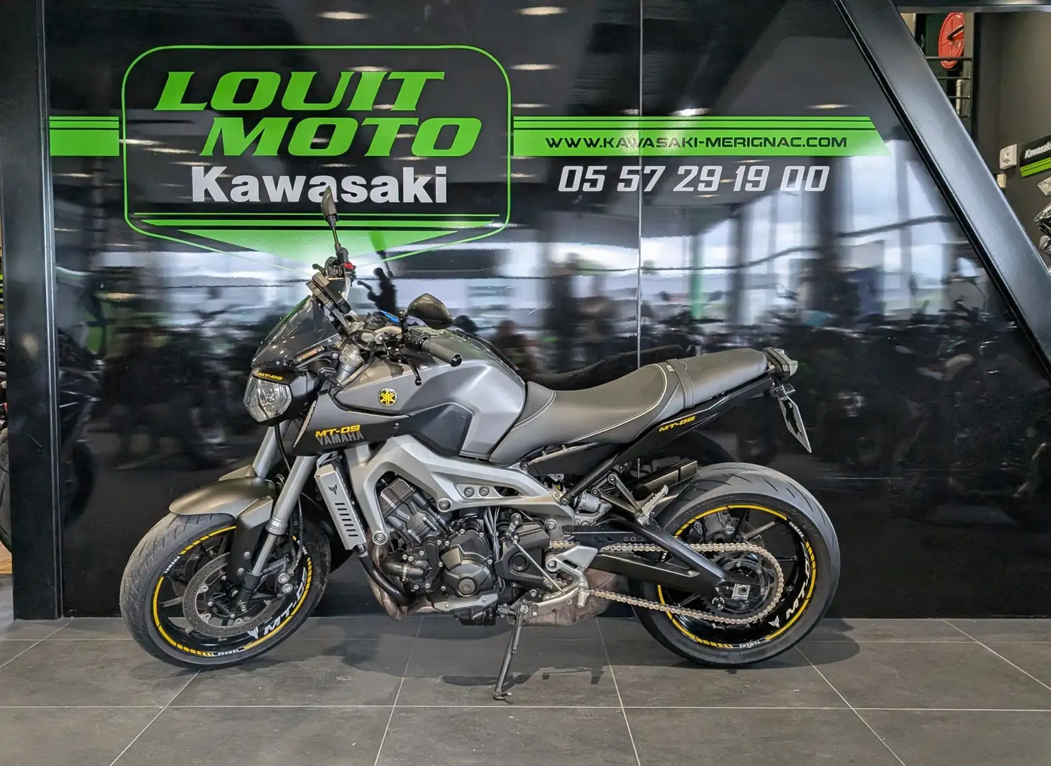 Yamaha MT-09 Gris - 2